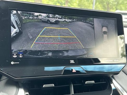 Used 2021 Toyota Venza Limited w/ Carpet Mat Package (TMS) AWD/4WD image 38