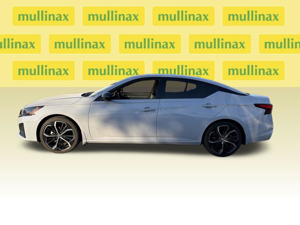 Used 2024 Nissan Altima 2.5 SR w/ SR Premium Package FWD image 5