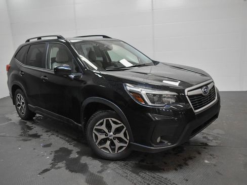 Used 2021 Subaru Forester Premium image 1