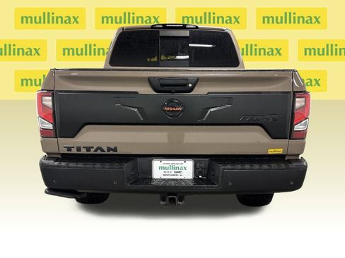 Used 2021 Nissan Titan PRO-4X w/ Pro-4x Convenience Package image 17