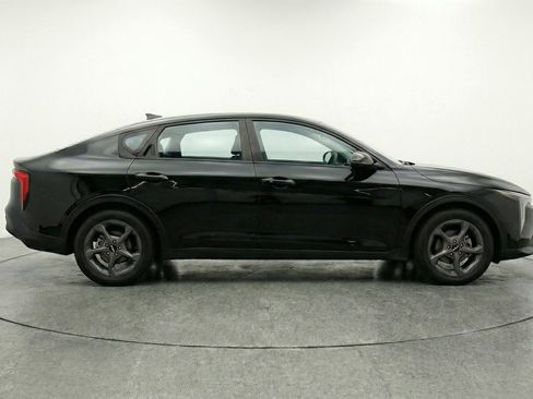 Used 2025 Kia K4 FWD image 11