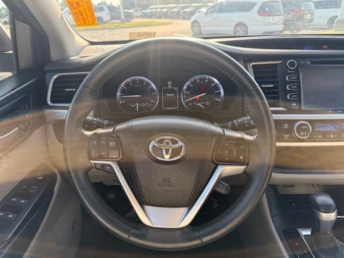 Used 2016 Toyota Highlander Limited FWD image 11