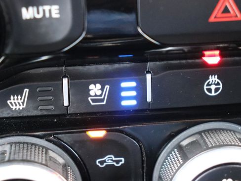 Used 2024 RAM 1500 Laramie AWD/4WD image 38
