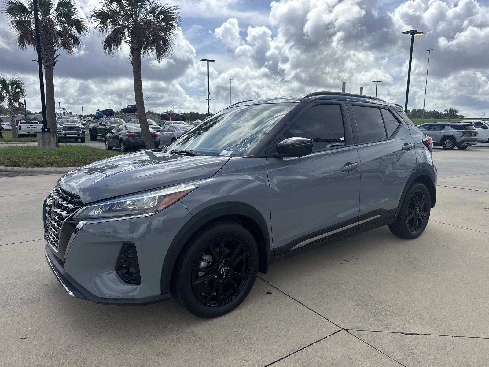 Used 2024 Nissan Kicks SR w/ SR Premium Package FWD image 3
