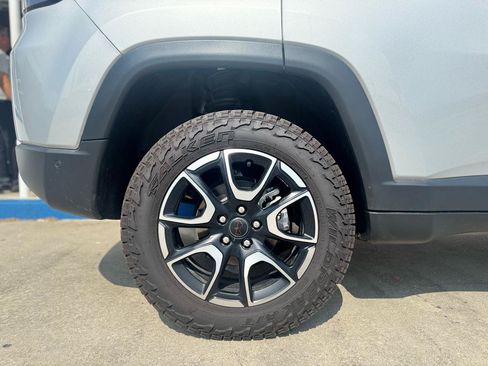 Used 2025 Jeep Compass Trailhawk w/ Trailhawk Elite Group AWD/4WD image 25