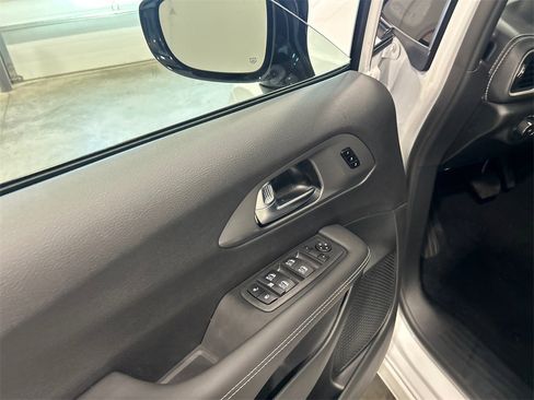 New 2026 Chrysler Pacifica Select image 14