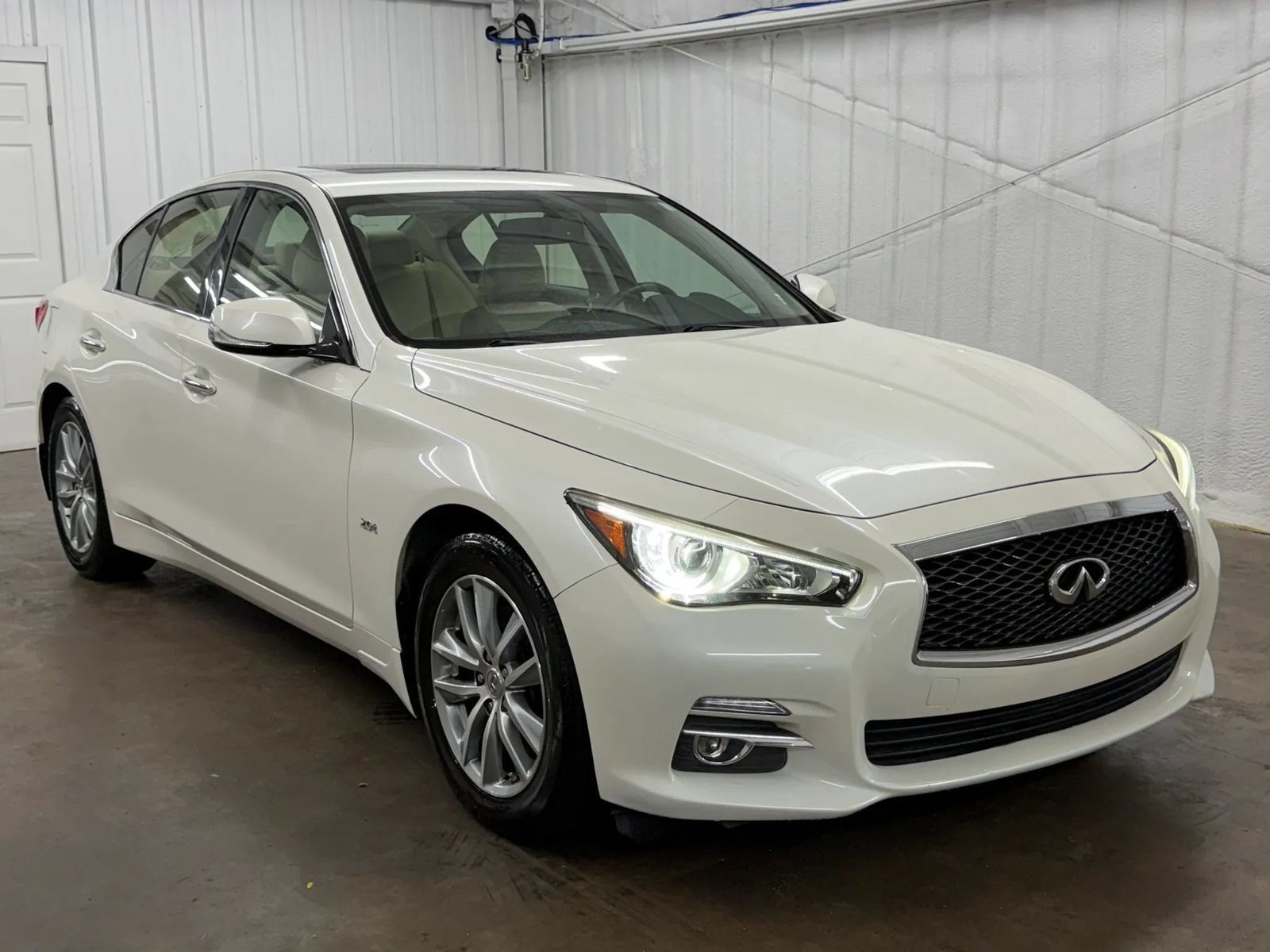 Used 2016 INFINITI Q50 Premium w/ 2.0T Premium Plus Package AWD/4WD image 1