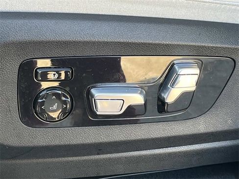 Used 2024 BMW X7 xDrive40i w/ Executive Package image 38