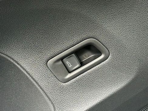 Certified 2025 Volkswagen Atlas Peak Edition SE AWD/4WD image 25