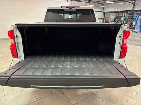 Used 2024 Chevrolet Silverado 1500 High Country w/ High Country Premium Package AWD/4WD image 9