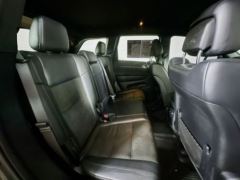 Used 2019 Jeep Grand Cherokee Laredo w/ Laredo X Package image 11