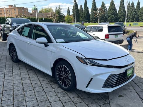 New 2026 Toyota Camry XLE image 7