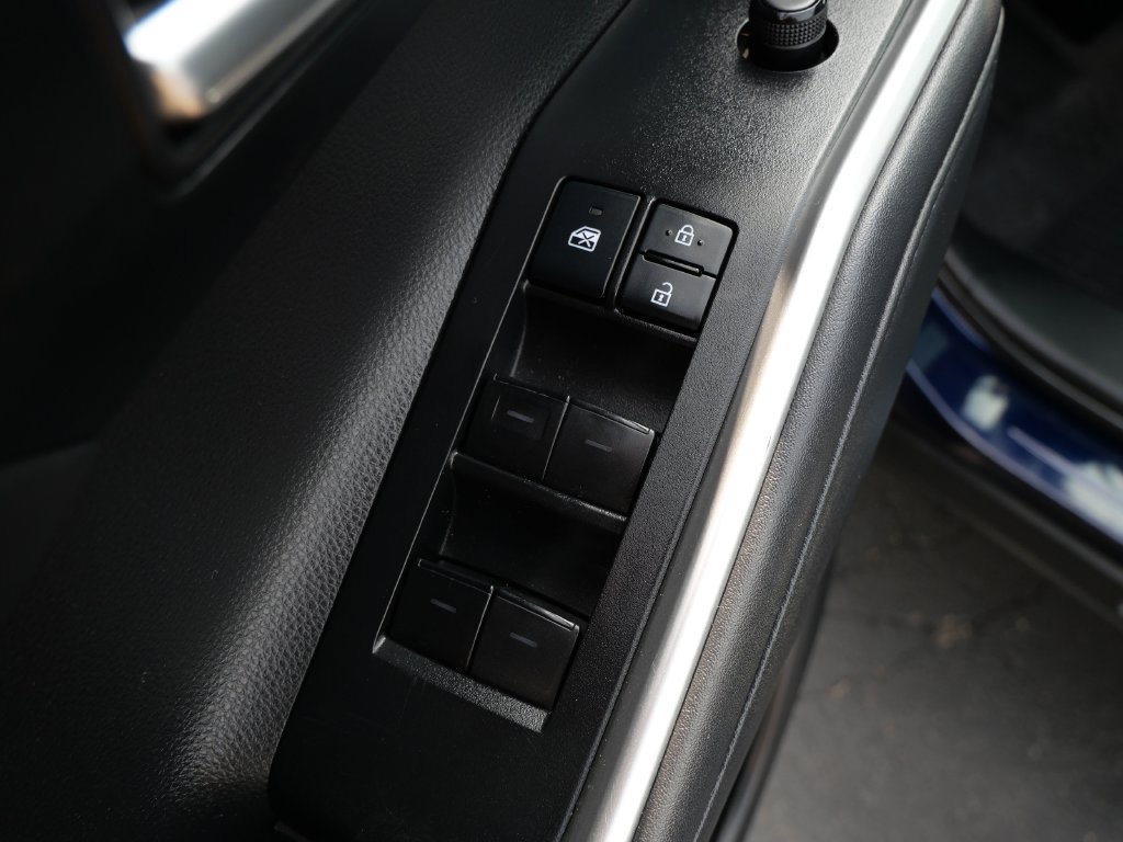 Used 2022 Toyota Highlander XLE AWD/4WD image 15