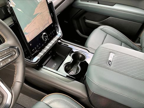 New 2026 GMC Yukon AT4 w/ AT4 Premium Plus Package AWD/4WD image 8