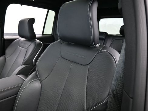 Used 2024 Jeep Grand Cherokee Overland w/ Luxury Tech Group IV image 17