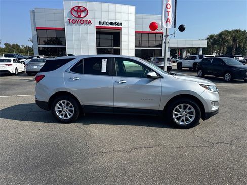 Used 2021 Chevrolet Equinox LT image 2