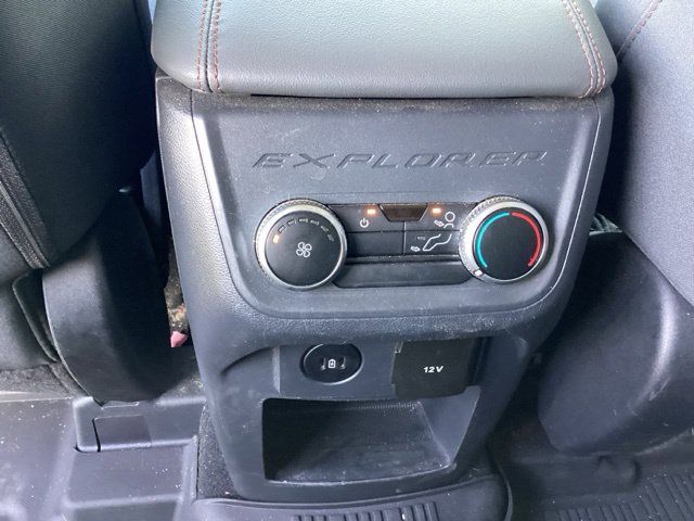 Used 2025 Ford Explorer Active AWD/4WD image 18