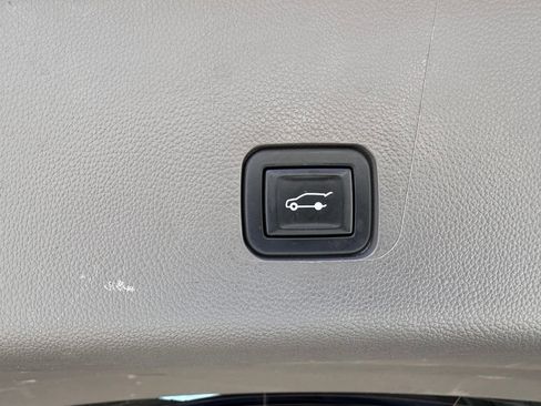Used 2020 Chevrolet Traverse LT FWD image 15