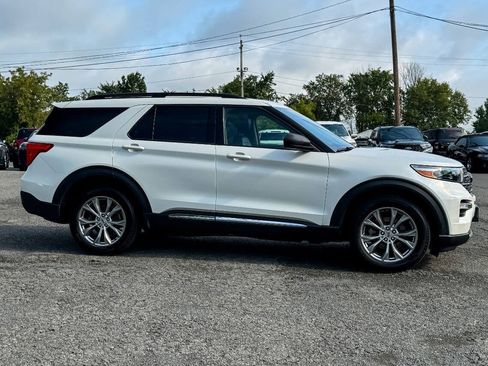 Used 2023 Ford Explorer XLT w/ Equipment Group 202A AWD/4WD image 2