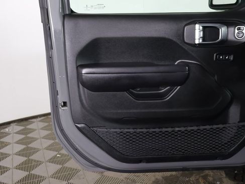 Used 2019 Jeep Wrangler Unlimited Sport S image 17