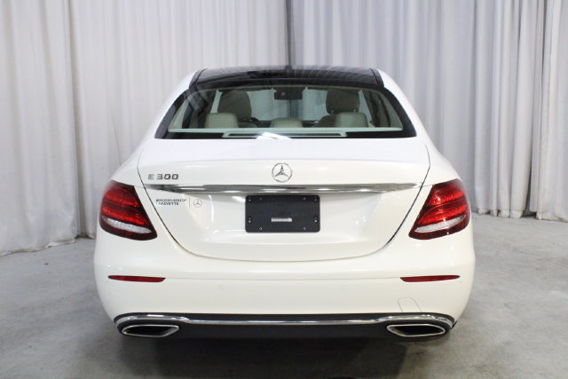 Used 2018 Mercedes-Benz E 300 image 24