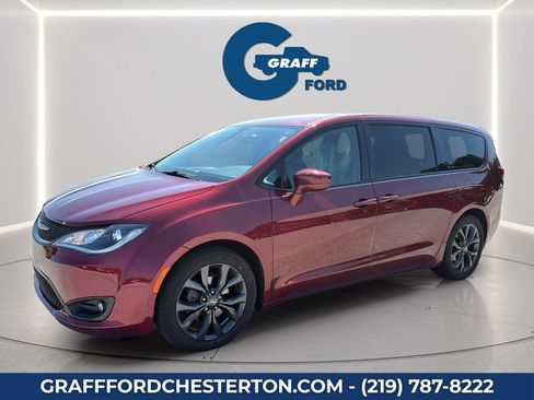 Used 2019 Chrysler Pacifica Touring Plus w/ S Appearance Package FWD image 2