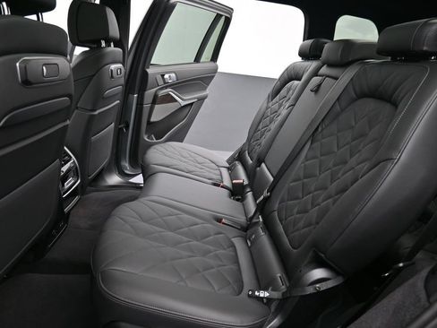 Used 2026 BMW X7 xDrive40i w/ M Sport Package AWD/4WD image 16