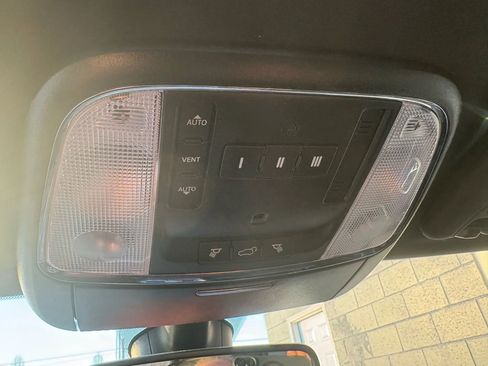 Used 2018 Jeep Grand Cherokee Limited image 10