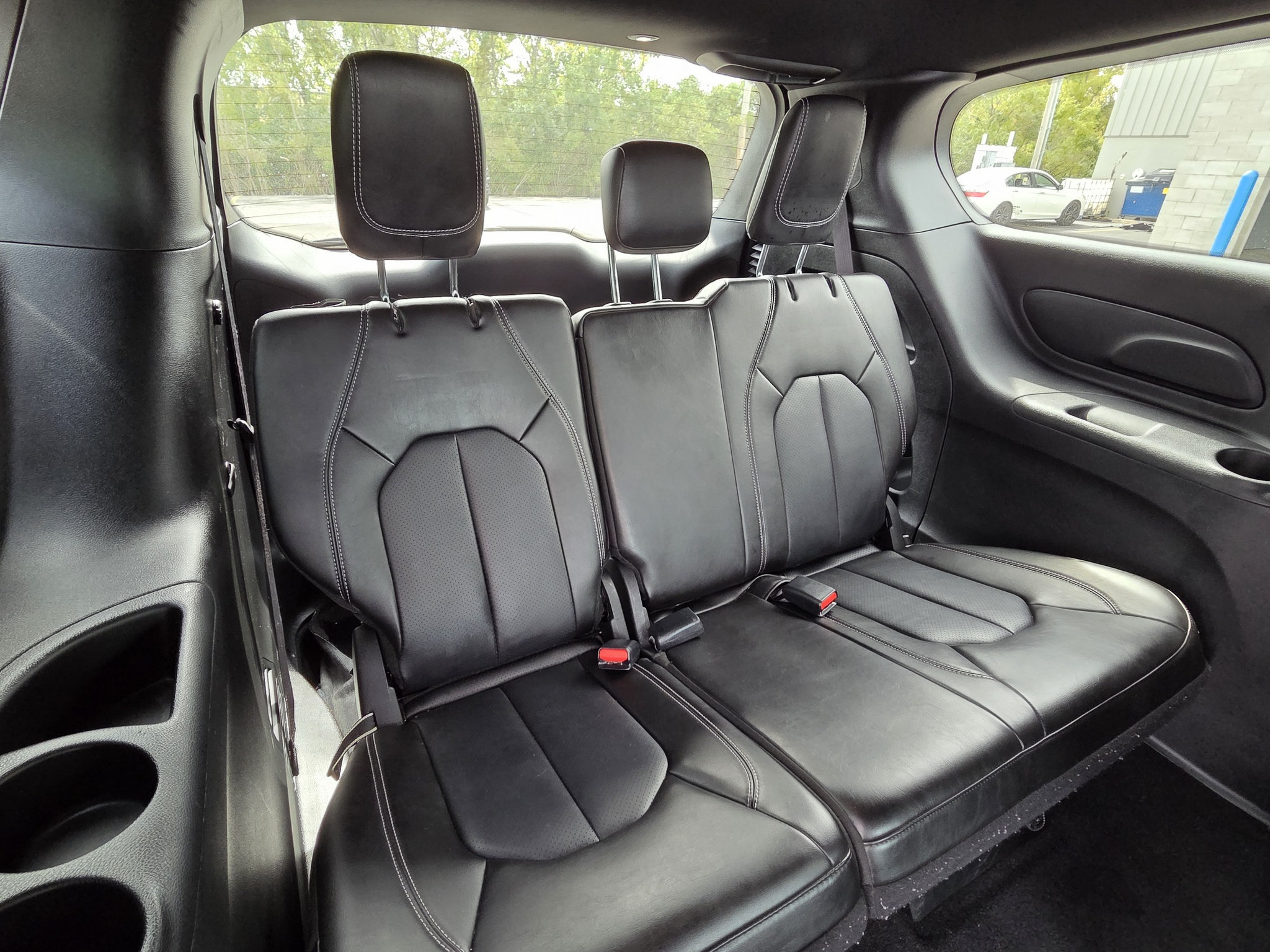 Used 2025 Chrysler Pacifica Select FWD image 11