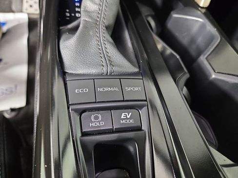 Used 2025 Toyota Camry SE FWD image 27