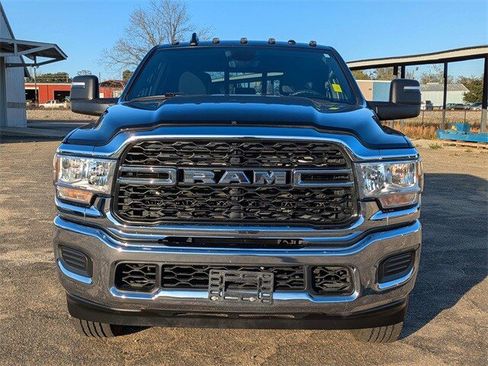 Used 2024 RAM 2500 Tradesman w/ Chrome Appearance Group image 9