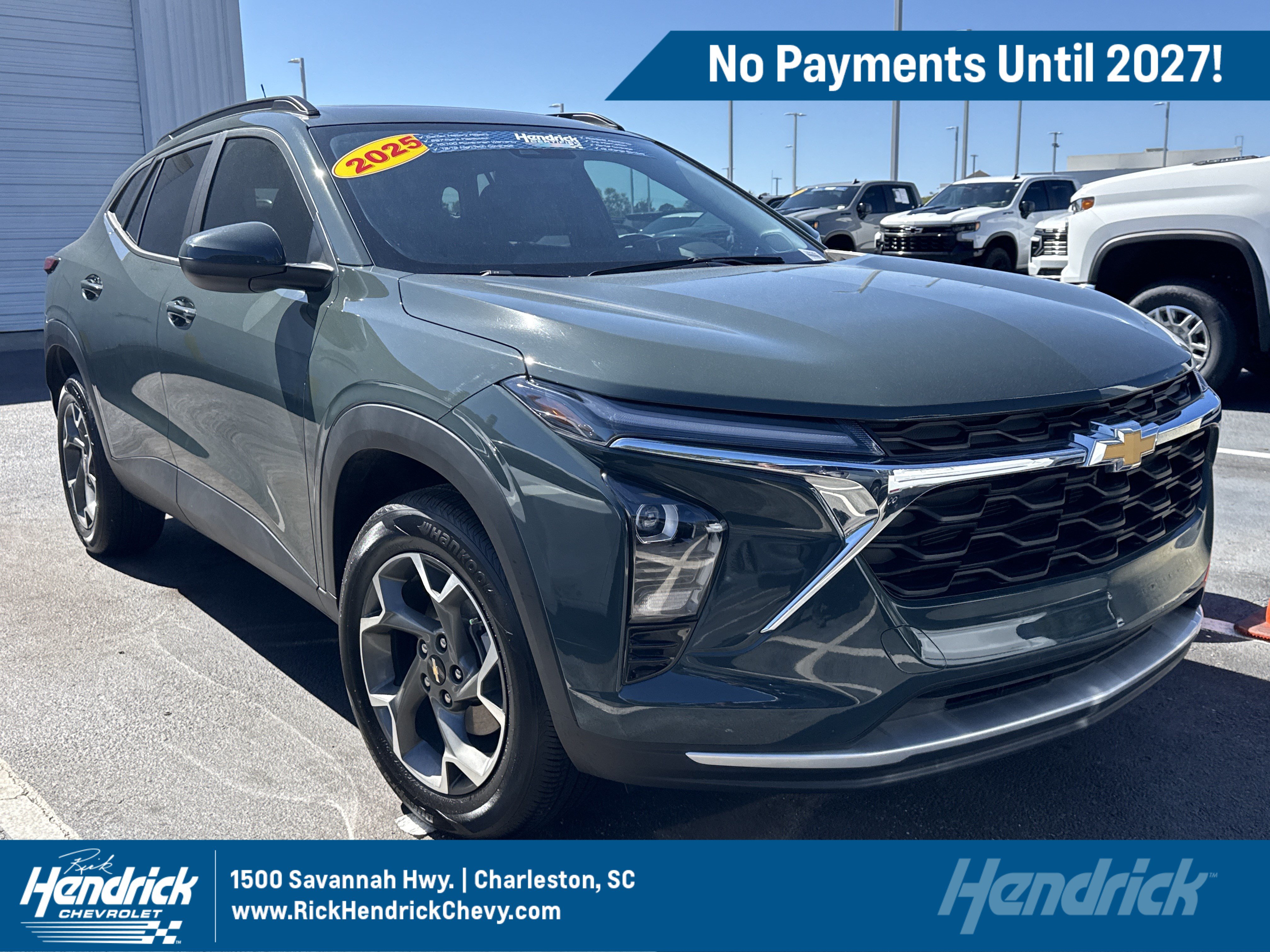 Used 2025 Chevrolet Trax LT w/ Sunroof Package FWD image 1