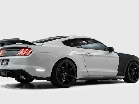 Used 2019 Ford Mustang Coupe w/ Black Accent Package RWD image 3