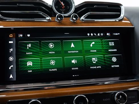 Certified 2022 Bentley Bentayga AWD/4WD image 39