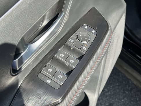 New 2026 Nissan Kicks SR w/ SR Premium Package FWD image 16