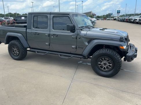 Used 2020 Jeep Gladiator Sport w/ Quick Order Package 24S AWD/4WD image 3