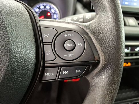 Used 2022 Toyota RAV4 LE image 18