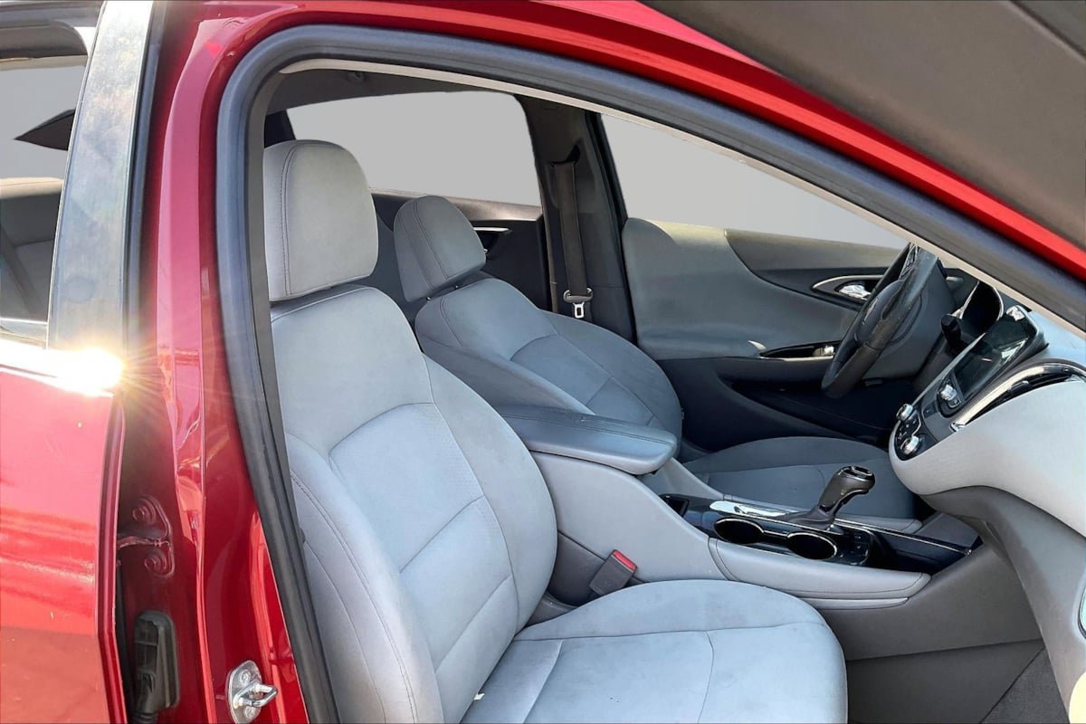 Used 2016 Chevrolet Malibu LT FWD image 7