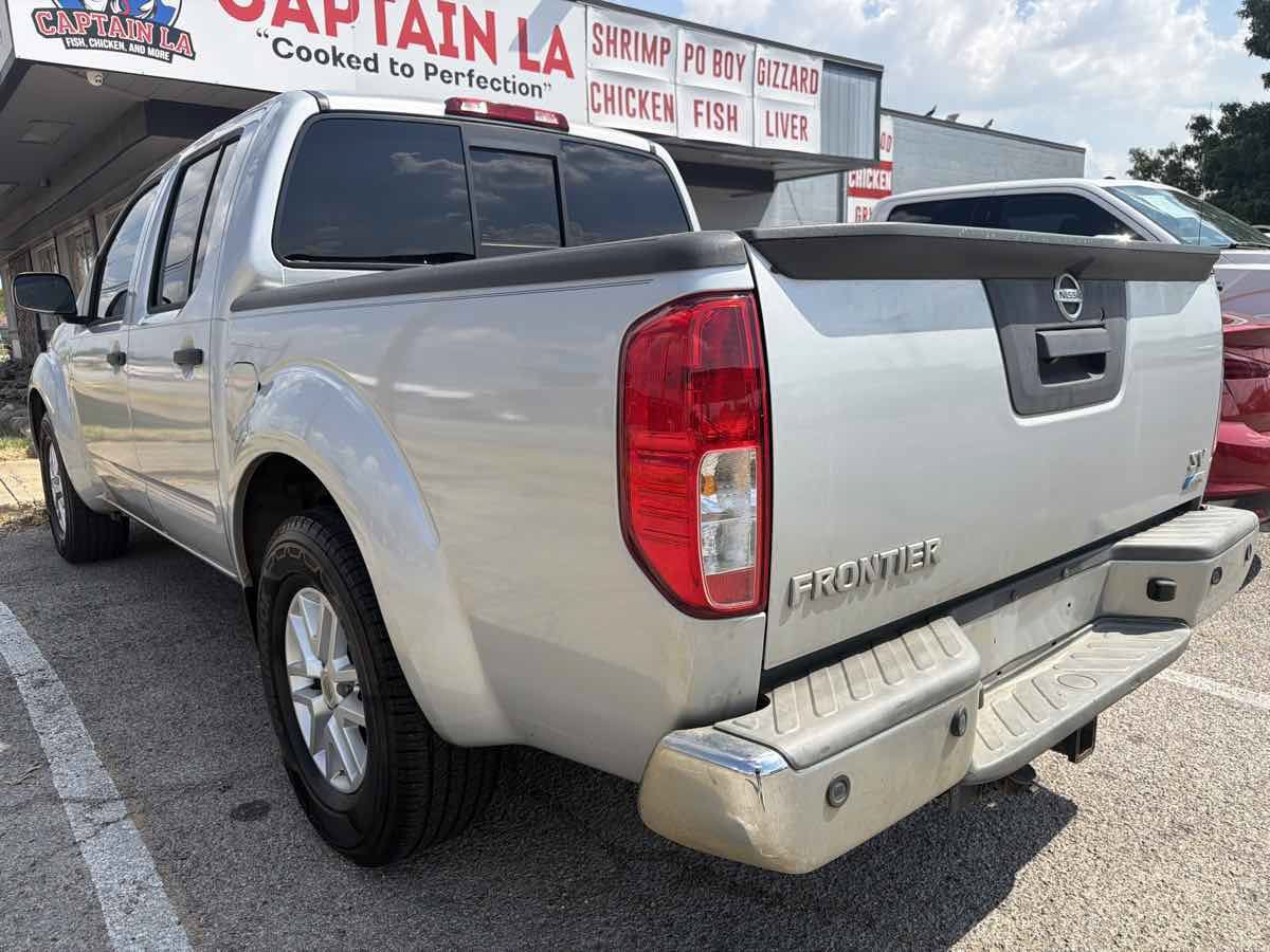 Used 2017 Nissan Frontier SV w/ SV Value Truck Package RWD image 2