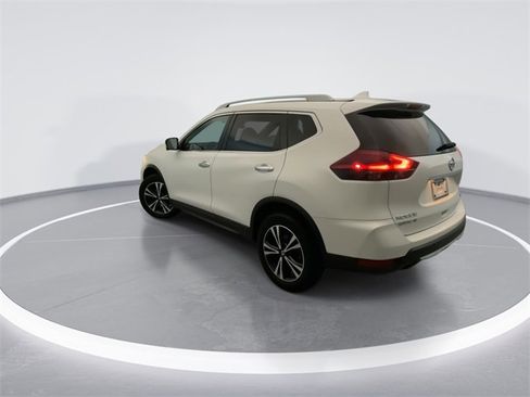 Used 2020 Nissan Rogue SV w/ Premium Package image 2