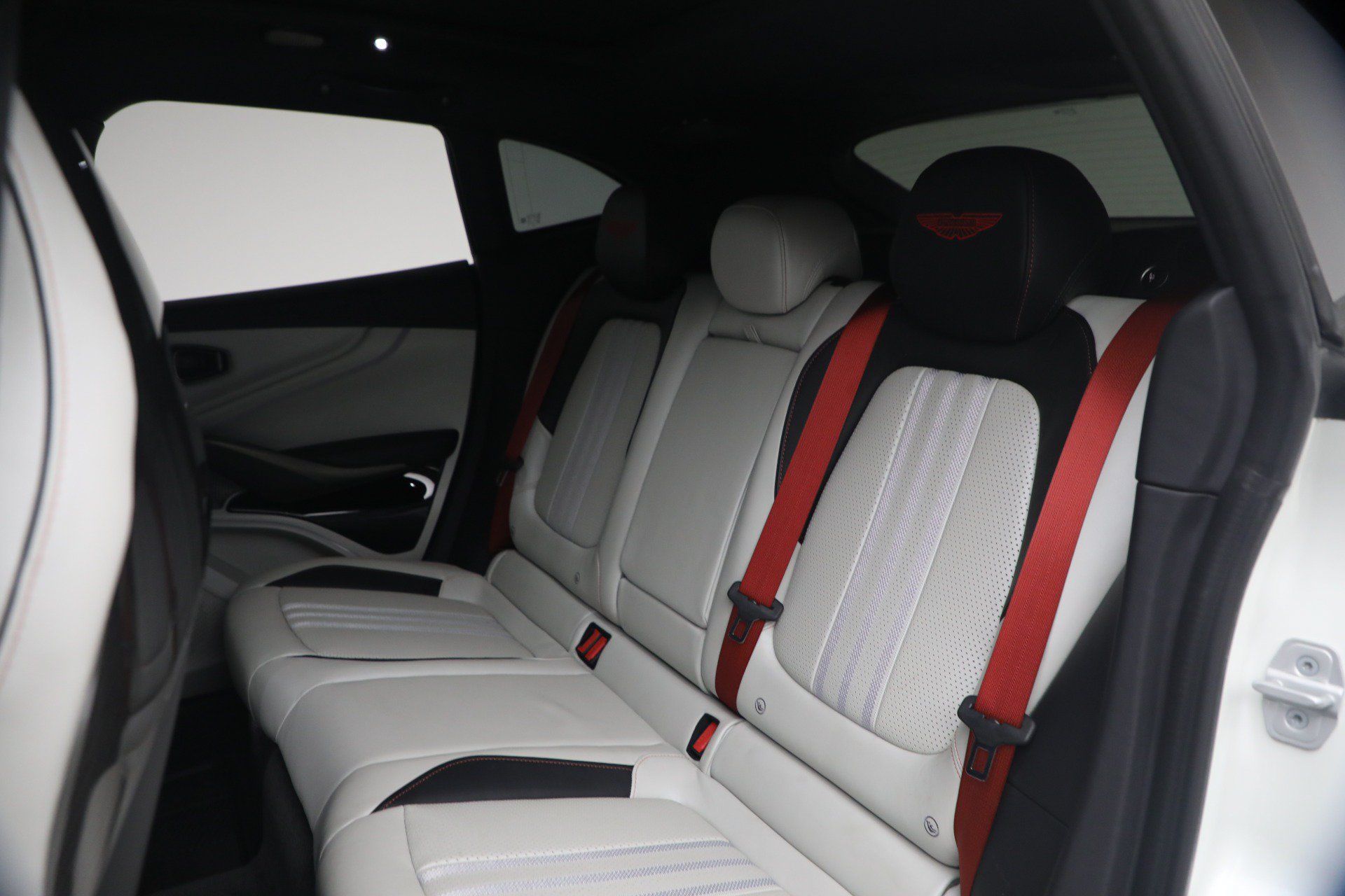 Used 2025 Aston Martin DBX 707 AWD/4WD image 18