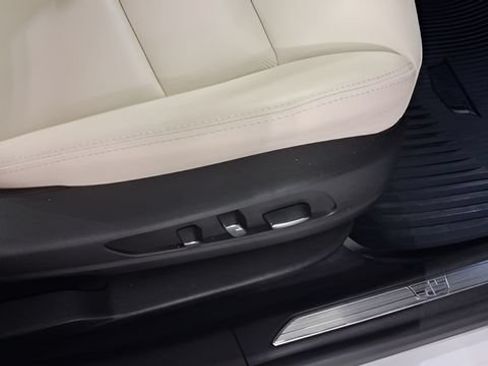 Used 2022 Cadillac XT5 Sportv w/ Technology Package AWD/4WD image 18