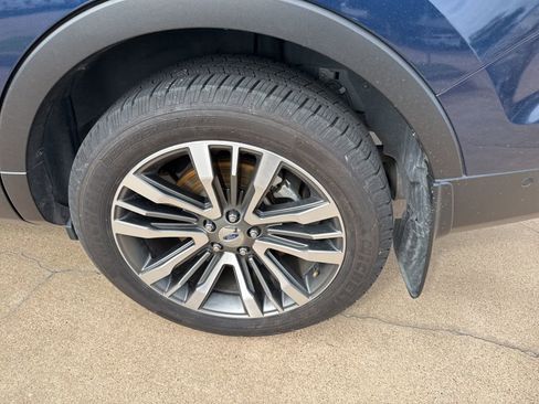 Used 2017 Ford Explorer Platinum image 11