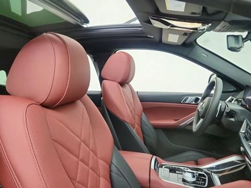 Used 2025 BMW X6 xDrive40i w/ Executive Package image 21