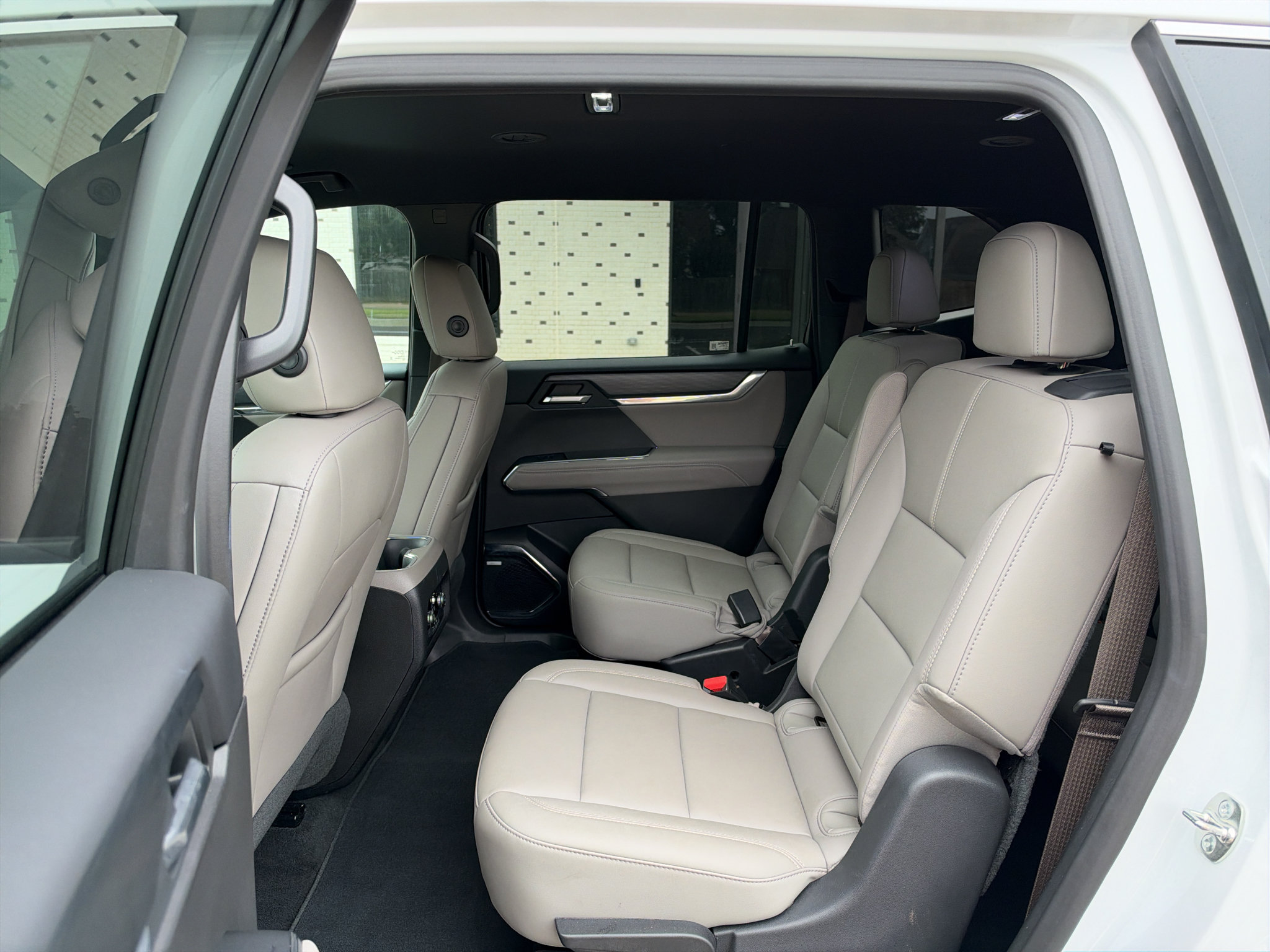 Used 2026 GMC Acadia Elevation w/ Elevation Premium Package FWD image 15