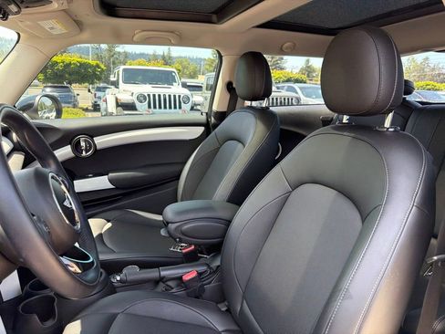 Used 2018 MINI Cooper 2-Door Hardtop FWD image 14
