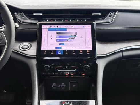 Certified 2023 Jeep Grand Cherokee L Limited w/ Black Appearance Package image 16