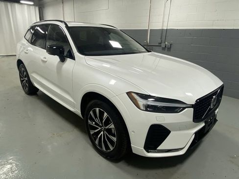 Used 2025 Volvo XC60 B5 Plus image 4