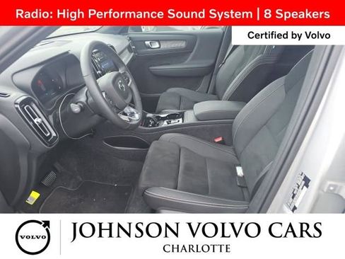 Used 2025 Volvo XC40 B5 Plus image 4