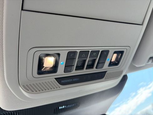 Used 2025 Ford Explorer Active w/ Active Comfort Package image 31